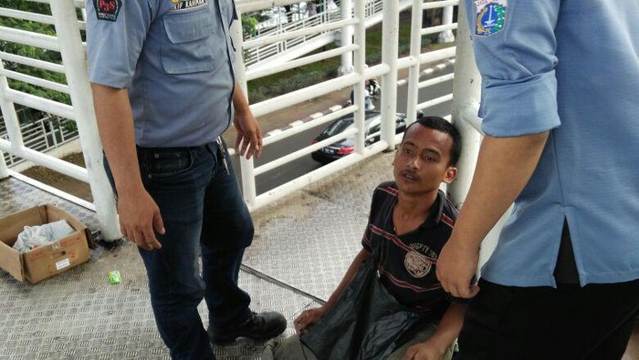 Jelang Ramadan, Dinsos Jaktim Razia Pengemis di Pemakaman