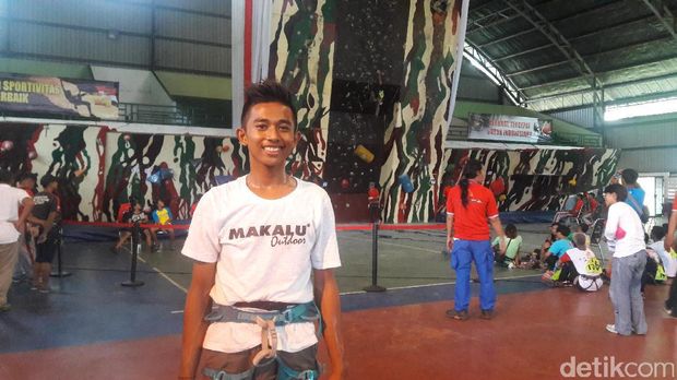 Ratusan Peserta Ikut Lomba Panjat Dinding Kopassus