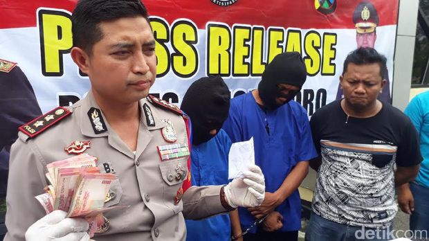Peras Kepala Desa, Dua Wartawan Ditangkap Polisi Bojonegoro