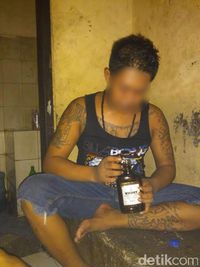 Beredar Foto Tahanan Bawa Botol Miras, Kapolresta Sidoarjo Membantah