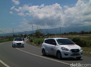 Risers Sumringah Susuri Pesisir Selatan Sulawesi dengan Datsun