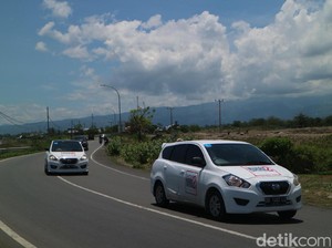 Risers Sumringah Susuri Pesisir Selatan Sulawesi dengan Datsun
