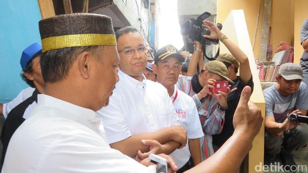 Anies blusukan di cempaka putih / 