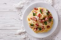 Makan Siang dengan Spaghetti Carbonara yang Gurih Creamy di Tempat Ini Yuk!