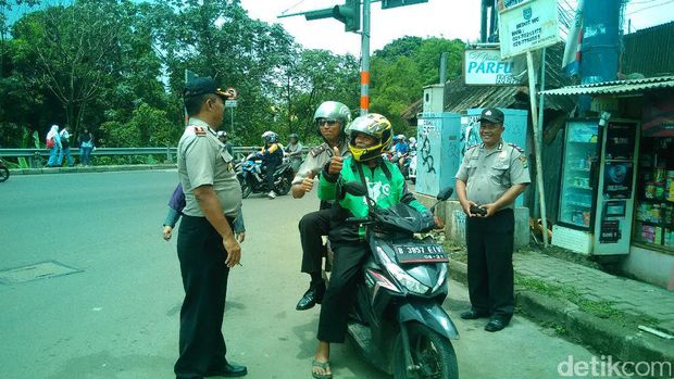Polisi Depok Siaga di Jalanan Antisipasi Sweeping Ojek Online