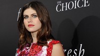 Dan juaranya adalah, Alexandra Daddario. Kecantikan natural dan mata indah artis satu ini memang telah diakui oleh banyak orang. John Sciulli/Getty Images/detikFoto.