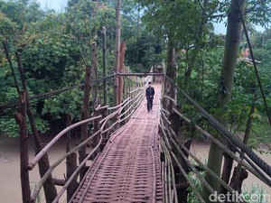 Mengenal Jembatan Legendaris Mak Uwo di Purwakarta