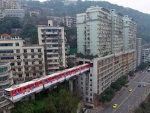 Bukan AI! Kota Ini Punya Jalur Kereta yang Tembus Apartemen 19 Lantai