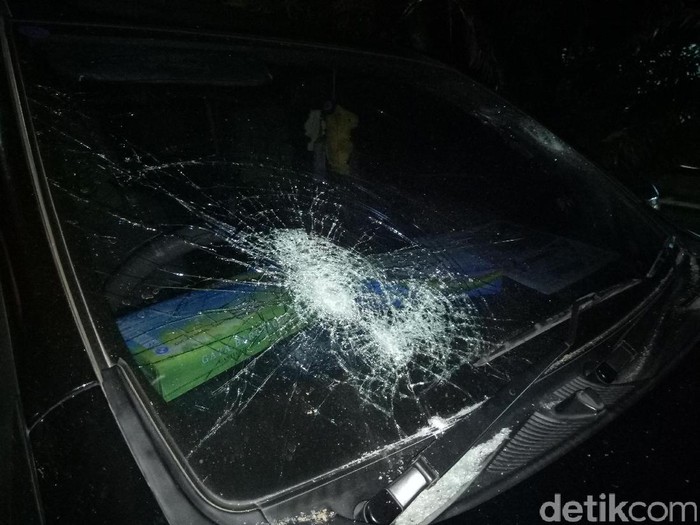 Taksi Online Diamuk Massa saat Jemput Penumpang ke Bandara