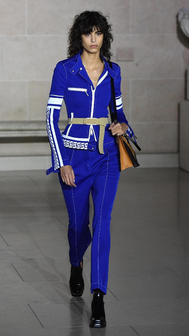 PARIS, FRANCE - MARCH 07: A model walks the runway during the Louis Vuitton show as part of the Paris Fashion Week Womenswear Fall/Winter 2017/2018 on March 7, 2017 in Paris, France. (Photo by Pascal Le Segretain/Getty Images)