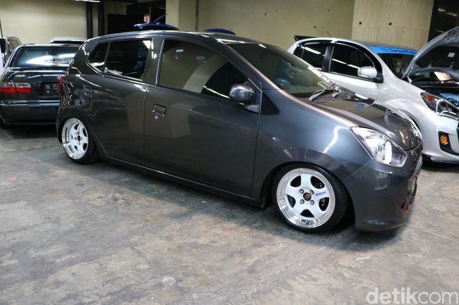 Saat Daihatsu Ayla Diubah Jadi Ceper dan Punya 2 Jok Saja Saat Daihatsu Ayla Diubah Jadi Ceper dan Punya 2 Jok Saja