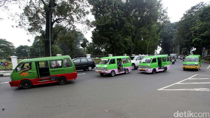 Angkot di Bogor (Foto: Lamhot Aritonang) Angkot di Bogor (Foto: Lamhot Aritonang)