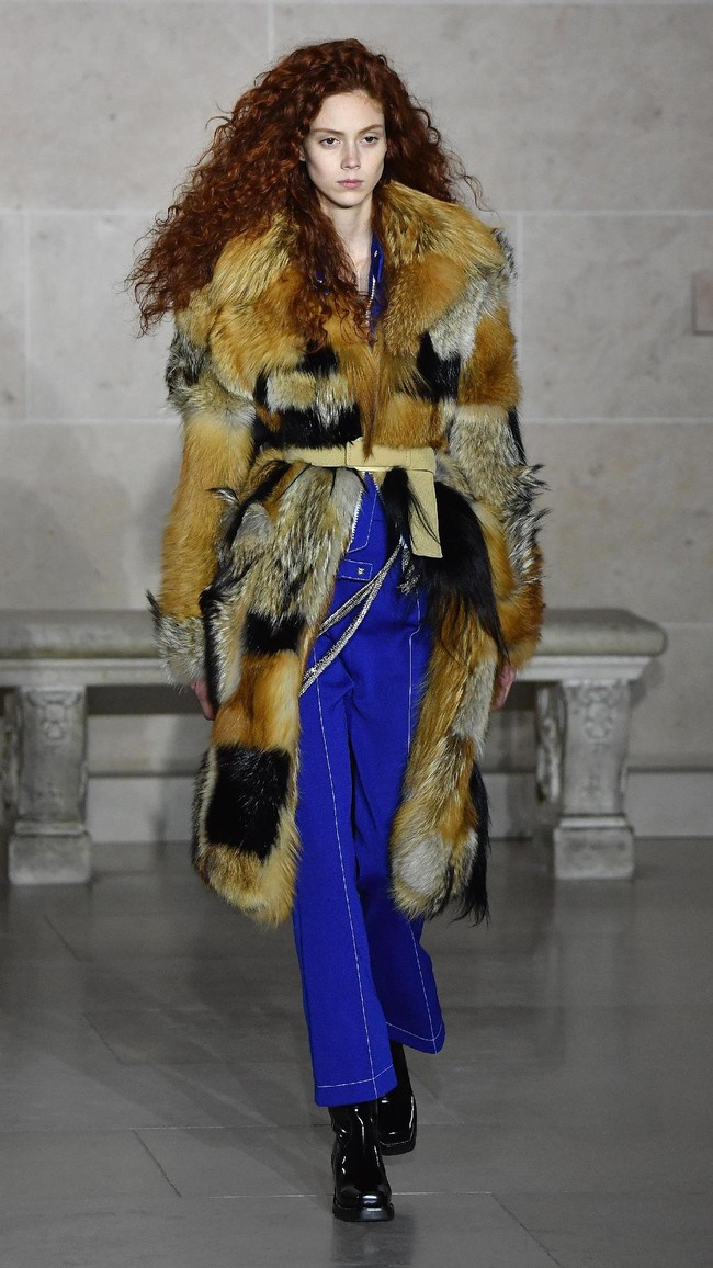 PARIS, FRANCE - MARCH 07: A model walks the runway during the Louis Vuitton show as part of the Paris Fashion Week Womenswear Fall/Winter 2017/2018 on March 7, 2017 in Paris, France. (Photo by Pascal Le Segretain/Getty Images)