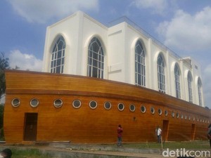 Unik! Ada Masjid Berbentuk Kapal Nan Megah di Semarang
