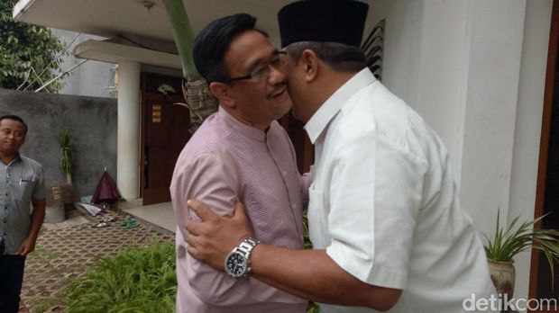 Djarot disambut kakak Menag Lukman / 