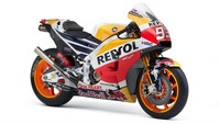Honda RC213V yang menjadi tunggangan Marquez menggendong mesin DOHC V4 berpendingin cairan. Kapasitasnya 1.000 cc. Foto: Mirco Lazzari gp/Getty Images