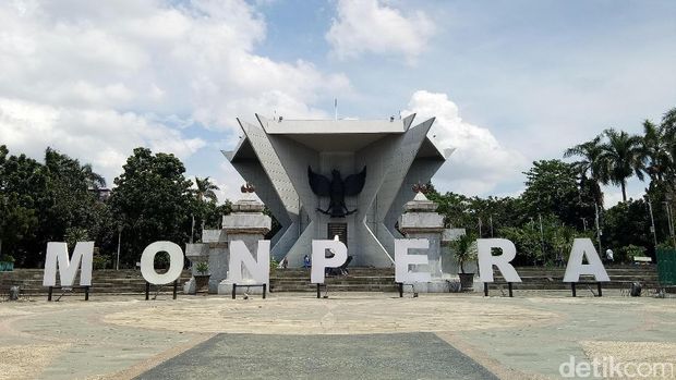 Pedang Samurai di Monpera Palembang