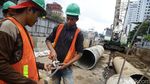 Melihat Kesibukan Pekerja Bangun Underpass Matraman