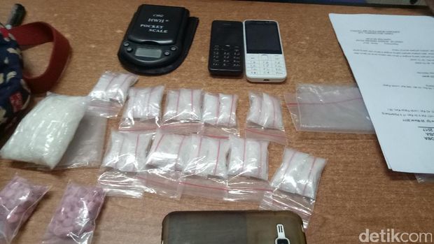 Polisi Tangkap Pengedar Narkoba, Sita Sabu dan 100 Pil Ekstasi