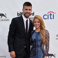 Sebagai sepasang kekasih, keduanya saling mendukung. Shakira selalu hadir di setiap pertandingan Gerard, begitu pula sebaliknya. Gerard pun tak jarang menemani Shakira di acara besar musik. (Foto: Frazer Harrison)