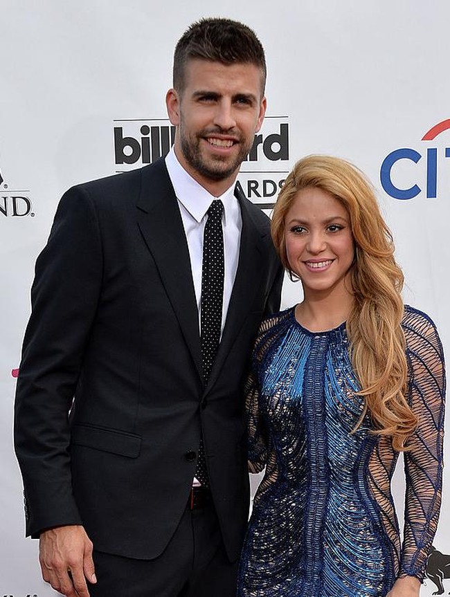 Sebagai sepasang kekasih, keduanya saling mendukung. Shakira selalu hadir di setiap pertandingan Gerard, begitu pula sebaliknya. Gerard pun tak jarang menemani Shakira di acara besar musik. (Foto: Frazer Harrison)