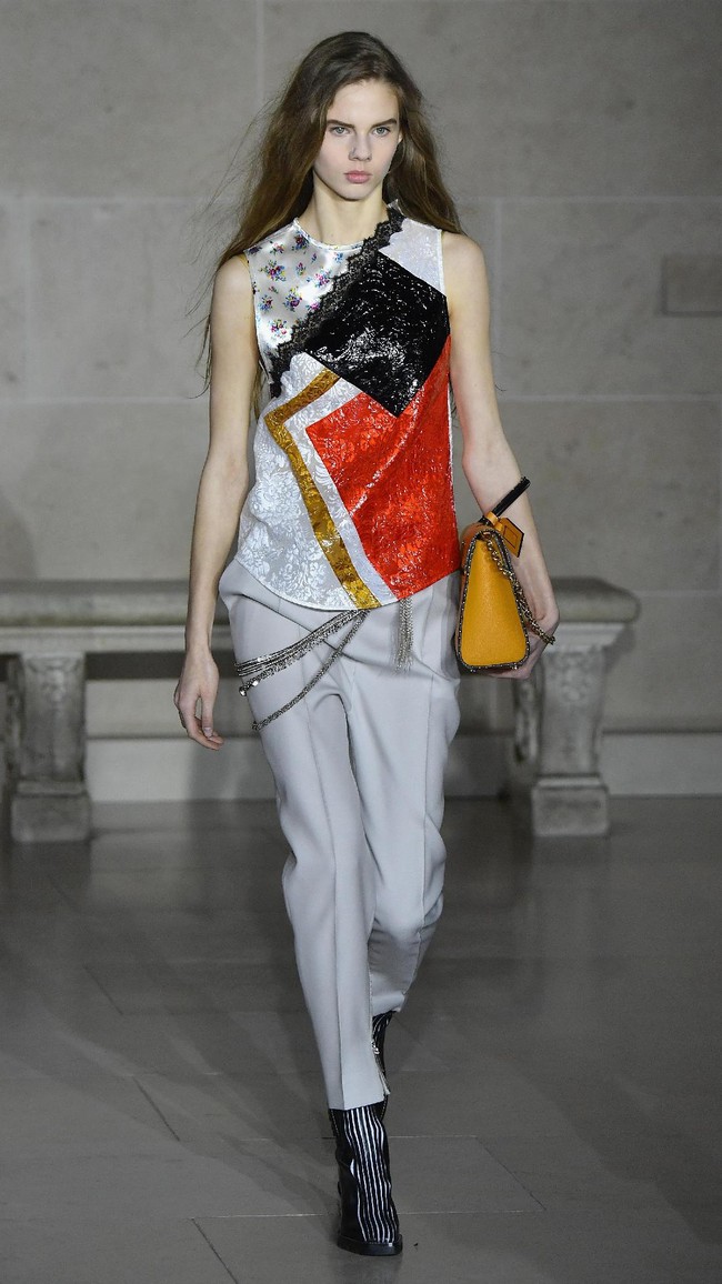 PARIS, FRANCE - MARCH 07: A model walks the runway during the Louis Vuitton show as part of the Paris Fashion Week Womenswear Fall/Winter 2017/2018 on March 7, 2017 in Paris, France. (Photo by Pascal Le Segretain/Getty Images)