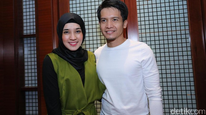 Dimas Seto dan Dhini Aminarti saat ditemui di Gala Primere Perfect Dream XXI Plaza Senayan, Jakarta Pusat, Selasa (21/3/2017).