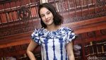 Beauty in Blue! Manisnya Chelsea Islan