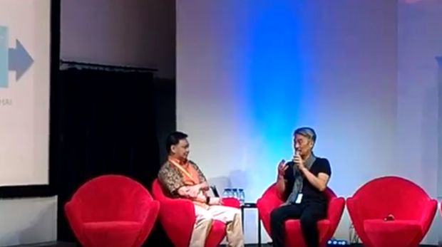 Jiro saat menjadi pembicara dalam acara  Seperti dalam acara digital Indosat IDByte 2015.