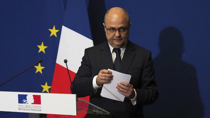 Mendagri Prancis Mundur karena Mempekerjakan Putrinya Saat Remaja