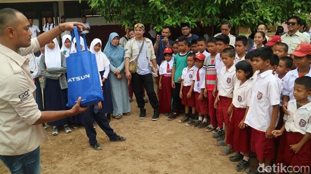 Tebar Inspirasi Risers Datsun Kunjungi Sekolah di Pelosok Bulukumba