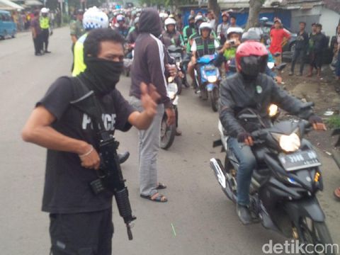  TNI Ikut Turun Amankan Bentrok Ojek Online dan Angkot di Bogor