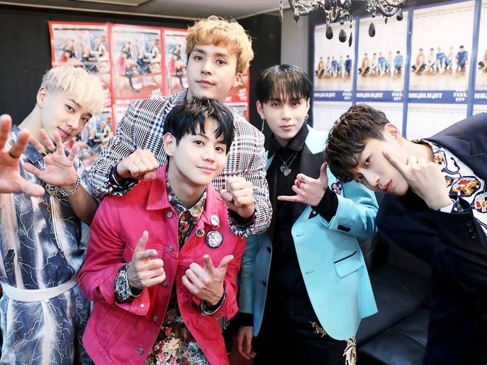 Album Perdana Rajai Chart, Highlight Terima Kasih ke Fans