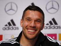 Podolski yang Kini Jago di Lapang Hijau dan Dunia Bisnis
