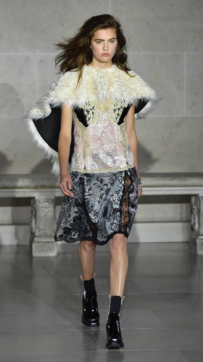 PARIS, FRANCE - MARCH 07: A model walks the runway during the Louis Vuitton show as part of the Paris Fashion Week Womenswear Fall/Winter 2017/2018 on March 7, 2017 in Paris, France. (Photo by Pascal Le Segretain/Getty Images)