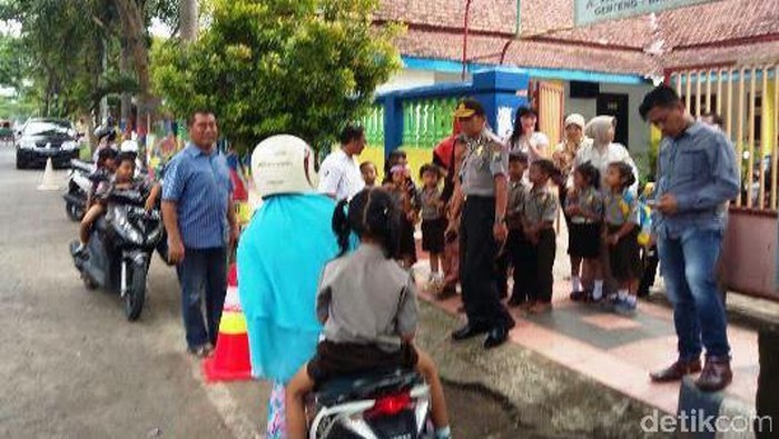 Waspada Isu Penculikan Anak, Polres Banyuwangi Jaga TK dan SD