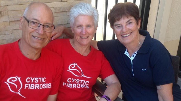 Demi Cucu, Nenek Ini Nekat Jalan Ratusan Kilometer untuk Galang Dana