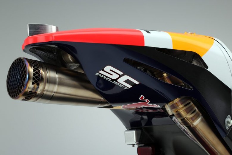 Knalpot SC-Project di motor balap MotoGP Honda. Foto: HRC (hondaracingcorporation) Knalpot SC-Project di motor balap MotoGP Honda. Foto: HRC (hondaracingcorporation)