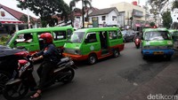 Aksi mogok sopir angkot itu karena memprotes adanya angkutan online yang beroperasi di Kota Bogor.