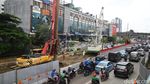Melihat Kesibukan Pekerja Bangun Underpass Matraman