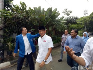 Hadiri Deklarasi Dukungan PAN, Sandiaga Jalan Kaki dari Rumah