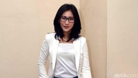Meski begitu pedangdut berusia 24 tahun itu masih memadukannya dengan ripped jeans agar terlihat kasual. Pool/Noel/detikFoto.