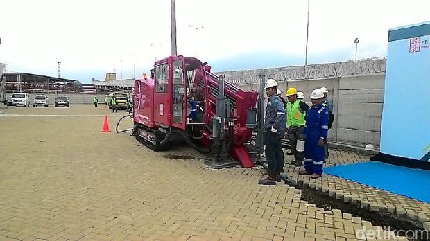 PLN Bangun Kabel Listrik Bawah Tanah dari Marunda ke Kalibaru
