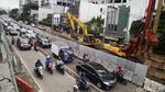 Melihat Kesibukan Pekerja Bangun Underpass Matraman