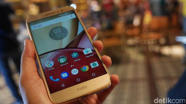 Moto M Ponsel Kelas Menengah yang Tampil Mewah 