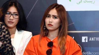 Ayu Ting Ting Kok Bete Sih?