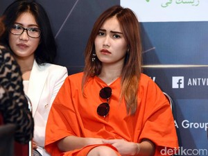 Raffi Ahmad Nyanyi Bareng Ayu Ting Ting, Jedar Bodo Amat