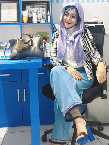 Foto: Hijab Ala Marlina, Dokter Cantik Bekasi yang Populer di Instagram