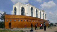Bentuk kapalnya mengambil model dasar dari kapal Nabi Nuh. Masjid ini terletak di Jalan Kyai Padak, Kelurahan Podorejo, Kecamatan Ngaliyan, Semarang.(Angling/detikTravel)
