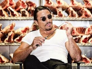 Tak Hanya Menaburi Garam ke Daging, Salt Bae Unjuk Kebolehan Membuat Carpaccio